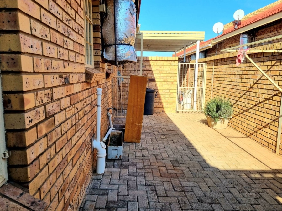 2 Bedroom Property for Sale in Minerva Gardens Northern Cape